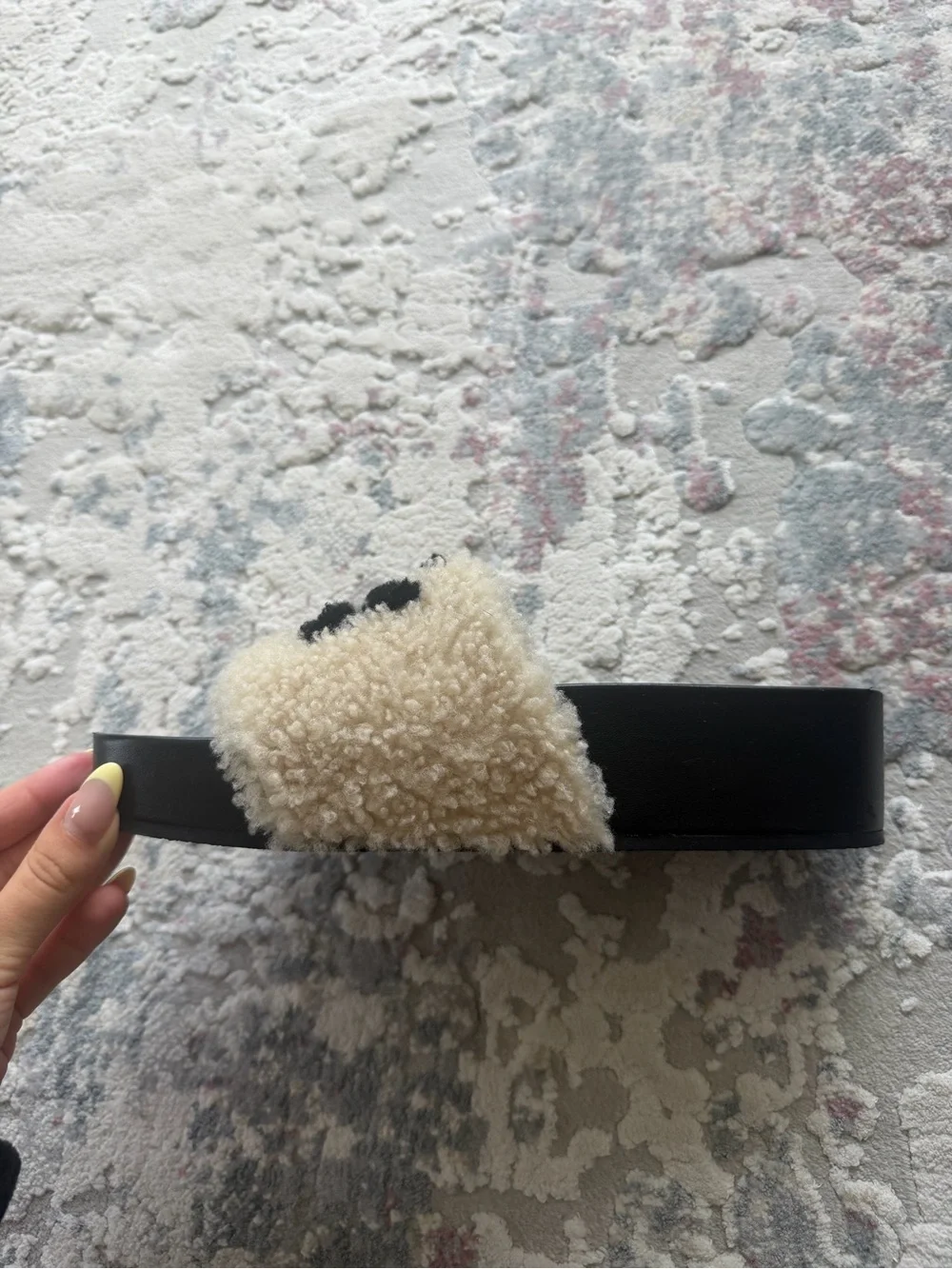 Tory Burch Cream Shearling Slides with Black Logo - Picture 5 of 6